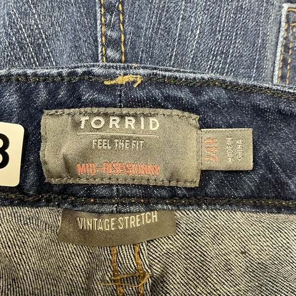 TORRID WOMEN'S MID-RISE SKINNY JEANS VINTAGE STRETCH BLUE Size 24 Button Fly - Picture 5 of 8